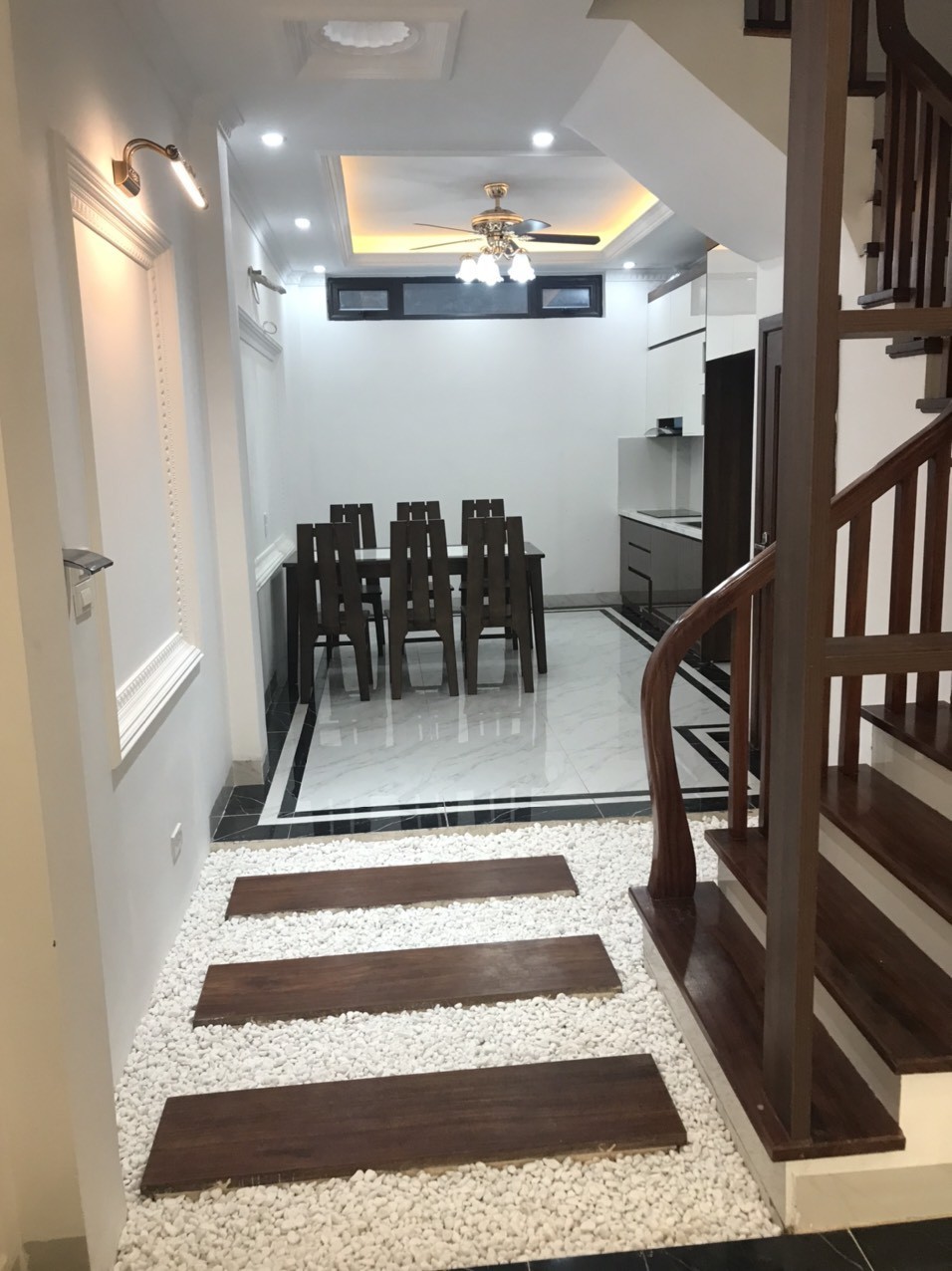 Bán nhà ngõ1xx Ngọc Lâm -Long Biên 43m2 5 tầng mặt tiền5m 5 tỷ