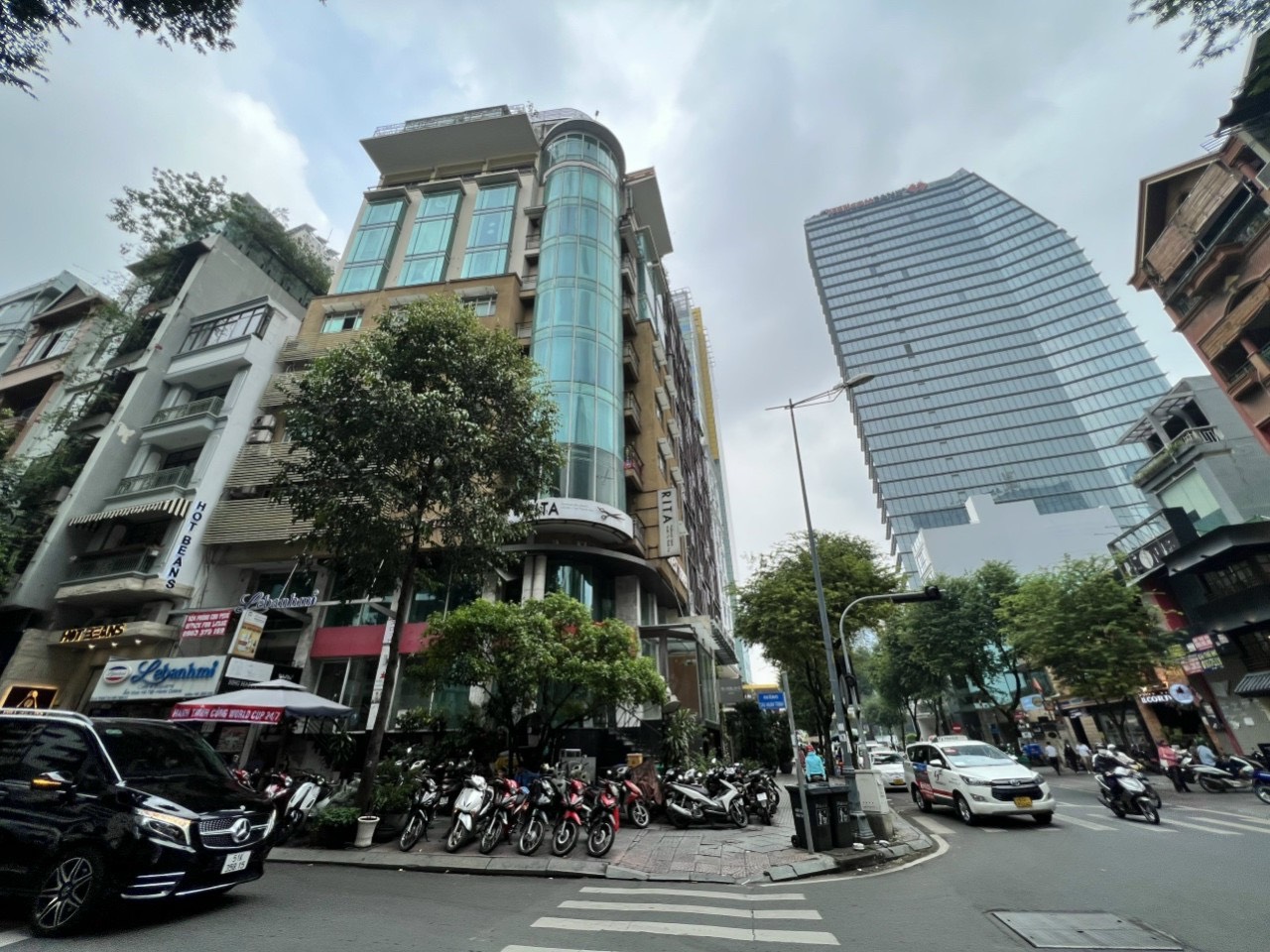 Chính chủ bán toà nhà 12 tầng góc 2MT 12 Lê Thánh Tôn Q.1 chỉ 260tỷ Có HĐT 600tr/tháng