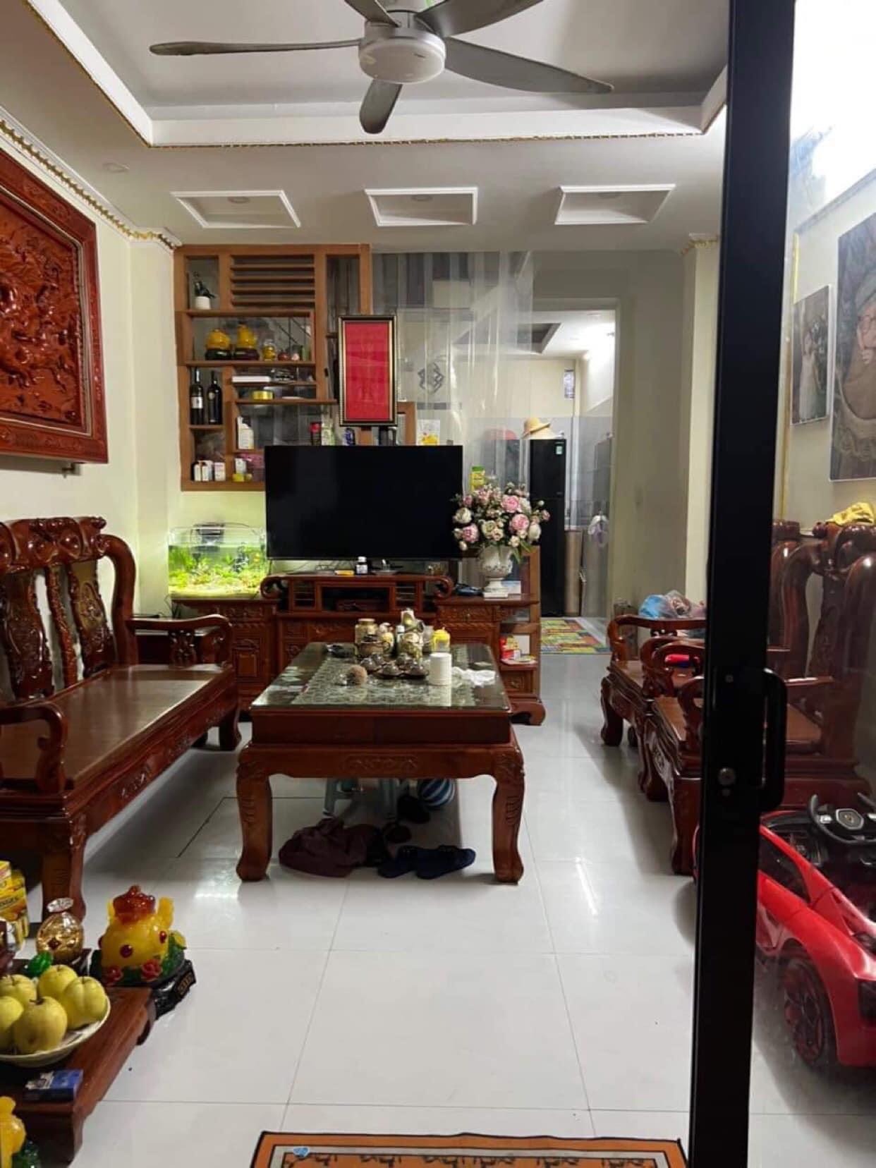 CHỈ 3 TỶ CÓ NHÀ ĐẸP 5 TẦNG - 42m2 - Ở LUÔN ĐÓN TẾT - GẦN PHỐ - ĐỊNH CÔNG THƯỢNG #HOÀNG MAI - TẶNG FULL NỘI THẤT DT 42m2 - 5 Tầng - Giá 3 Tỷ ( Có gia lộc )