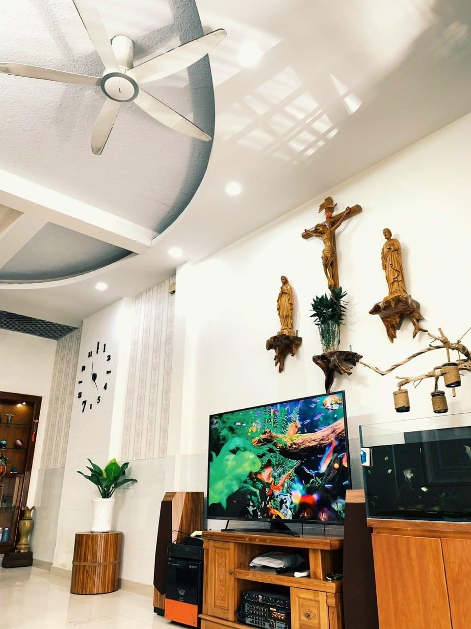 Khu du lịch bến xưa. Cạnh gò vấp 30m ra mặt tiền. Hxh