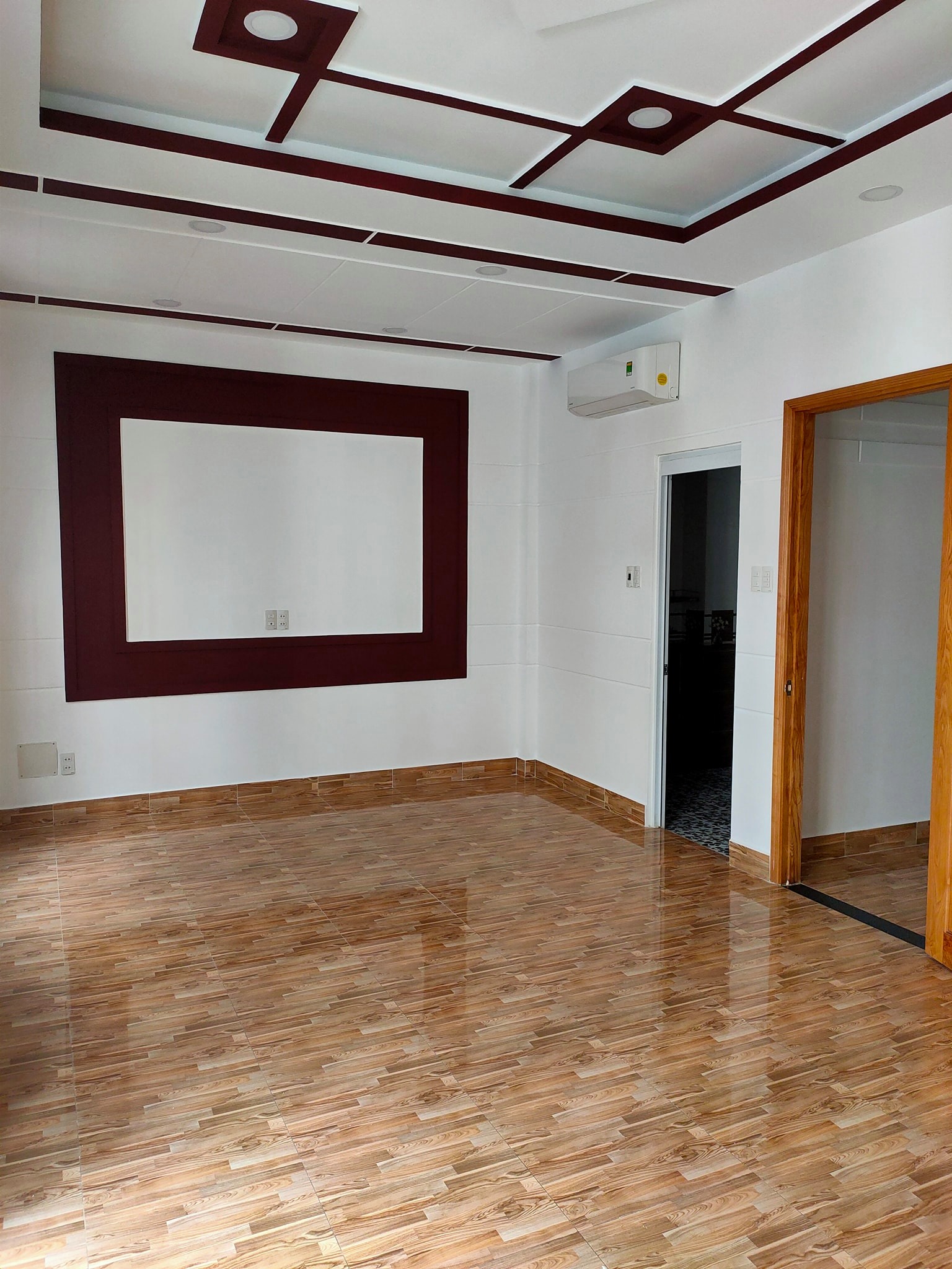 Bán nhà Nguyễn Thị Thập, Quận 7,DT 72m2, 3 PN, giá chỉ hơn 5 tỷ