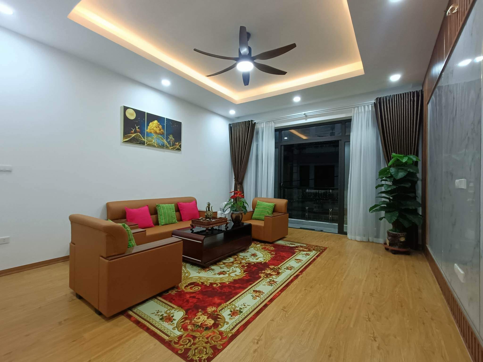 Khu phân lô – Gần phố - Ngõ thông ô tô tránh – Kinh doanh đỉnh – Nguyên Hồng