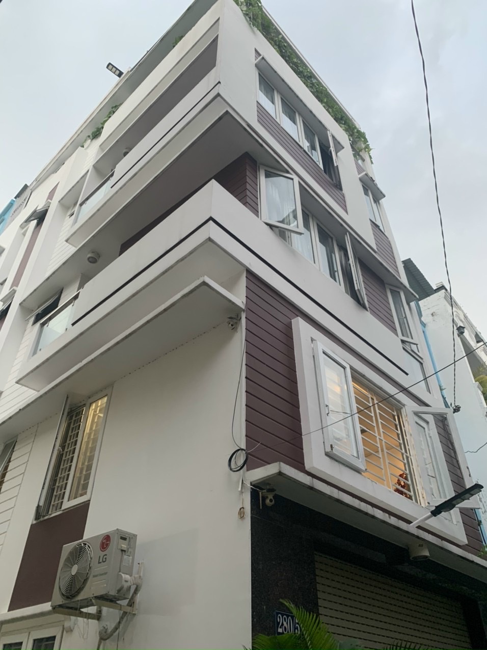 Chính chủ bán nhà 2 mặt tiền hẻm ô tô , cách 2 nhà ra đường Huỳnh Văn Bánh , phường 11 quận Phú Nhuận