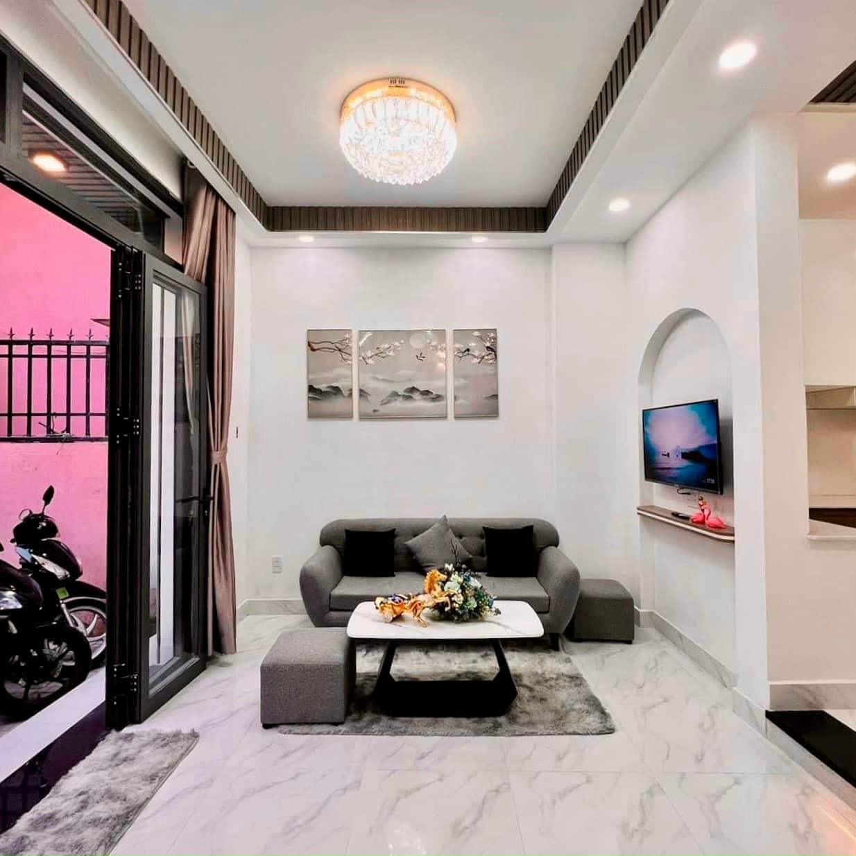 Bán nhà mặt tiền Nguyễn Hồng Đào, P14, Tân Bình, 69m2, sổ hồng riêng, 1 trệt 3 lầu, Giá 4.6 tỷ, hẻm xe hơi 6m