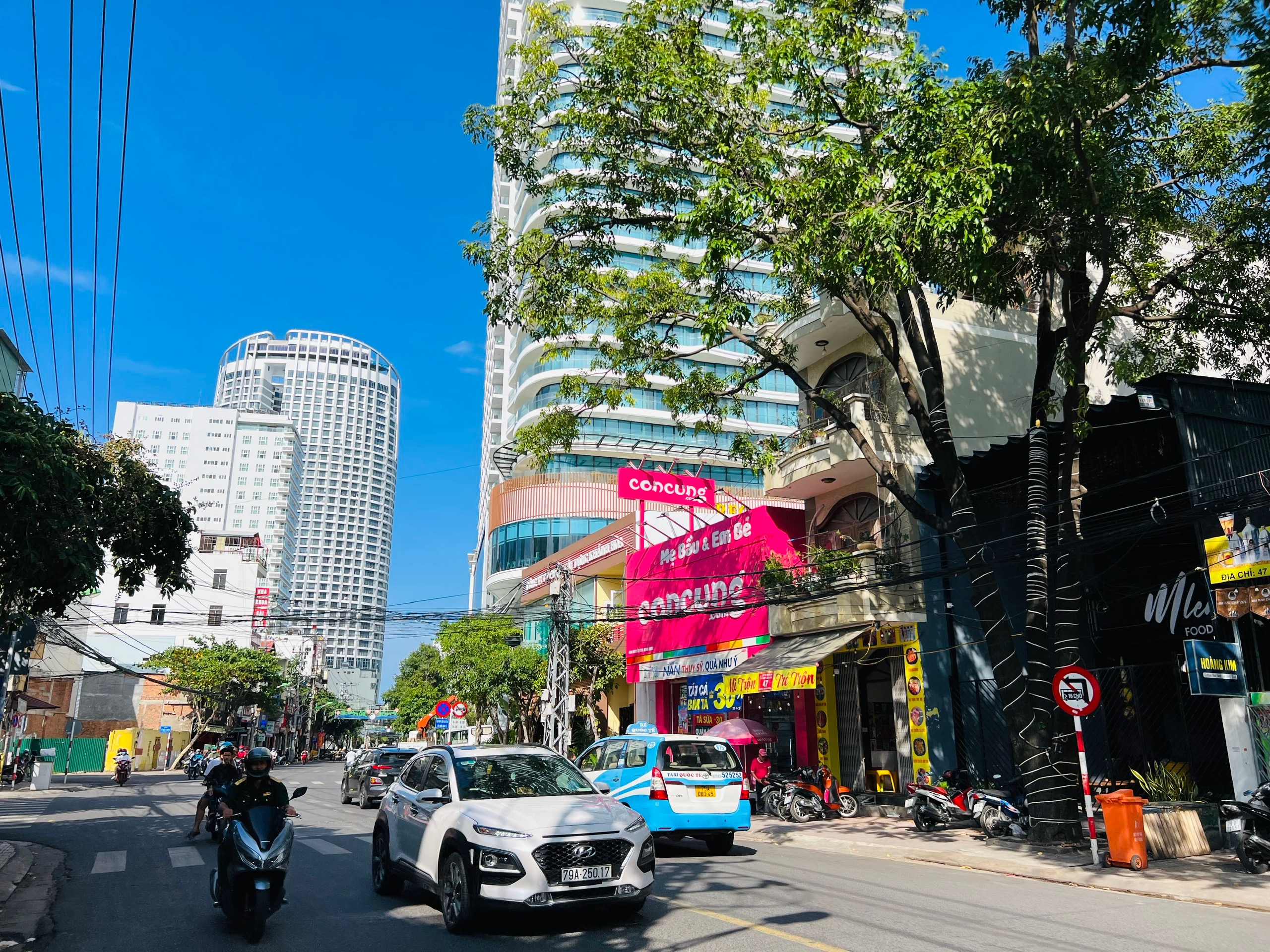 Bán nhà 3 tầng mặt tiền Nguyễn Thị Minh Khai gần phố Tây, giá tốt