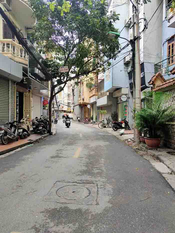 Cần bán nhanh nhà mặt phố Cù Chính Lan, 2 thoáng, DT 51m2, 3 tầng, giá 12 tỷ