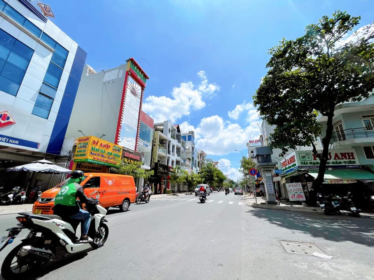 BÁN NHÀ MT VỊ TRÍ KINH DOANH ĐÔNG ĐÚC. 4.2X21, 13.7 TỶ TL