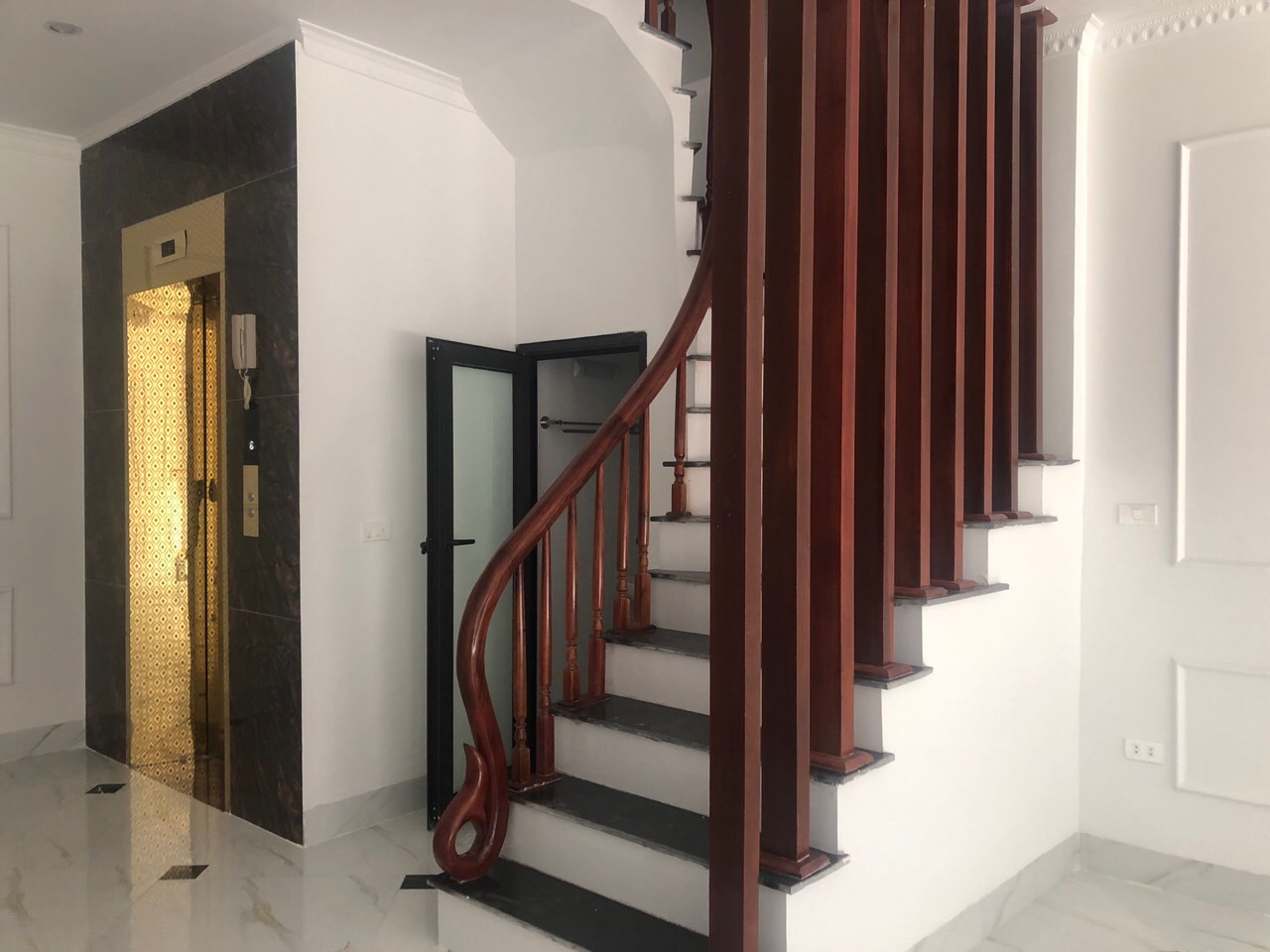 Bán nhà mặt phố Vạn Phúc, Hà Đông, DT:47m2, MT:5m,6 tầng, thang máy