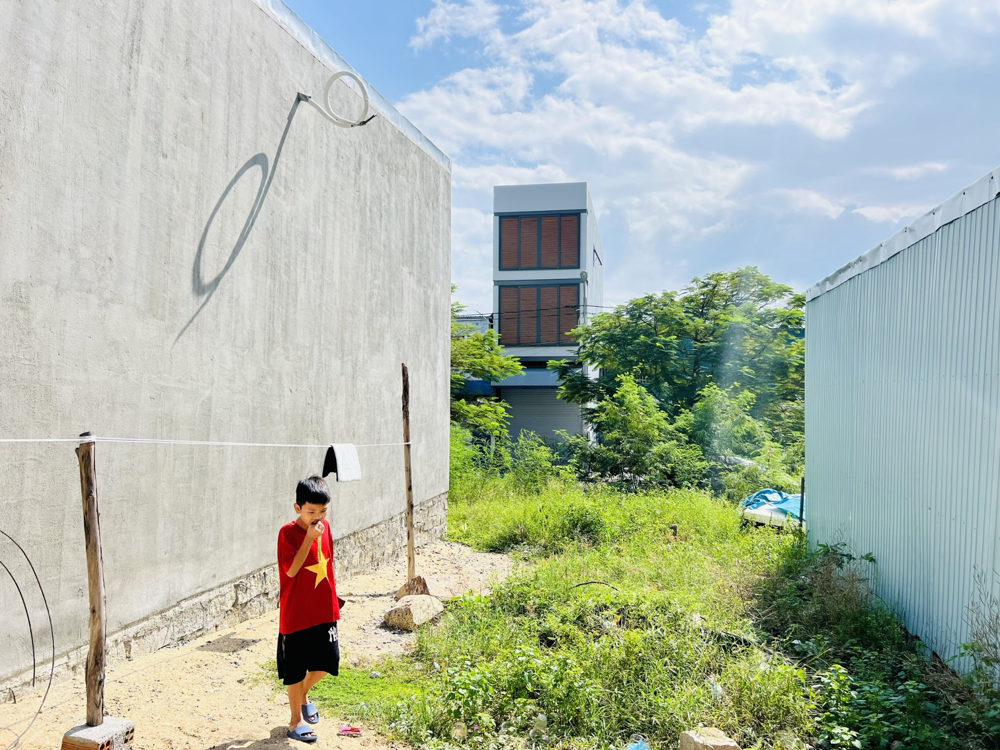 Lô đất cách biển chỉ 100m, giá bắt đáy chỉ 87tr/m2, khu TĐC Hòn Đỏ sát Phạm Văn Đồng