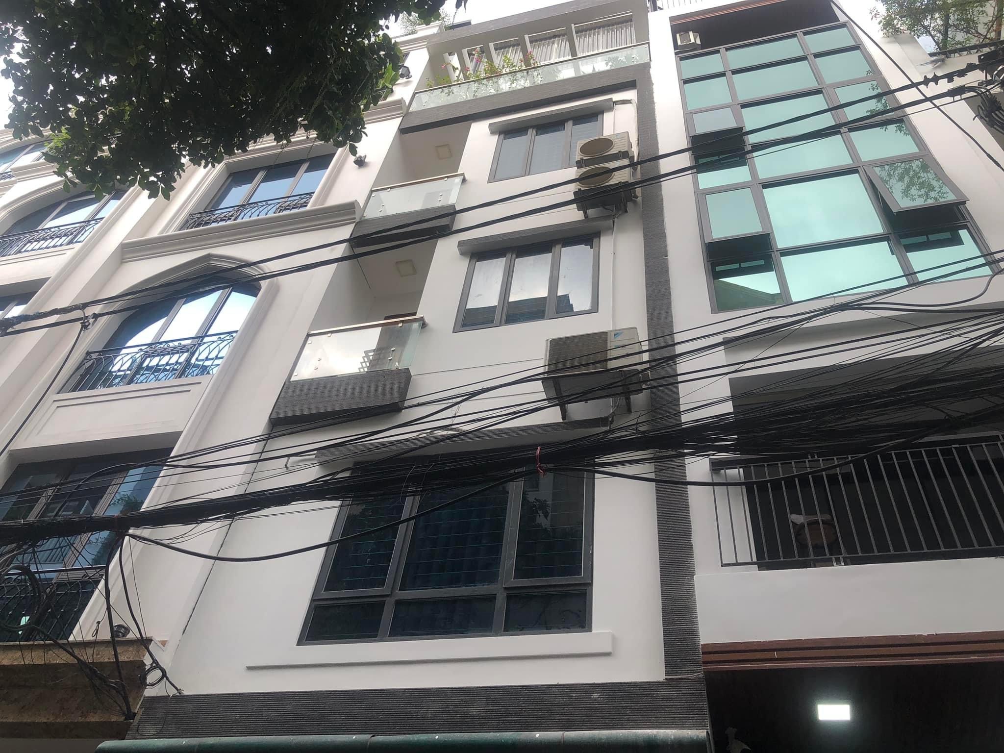 Ngõ 18 Phố Mạc Thái Tổ bán nhà phân lô 5 tầng, gara, vỉa hè, kinh doanh, 2 thoáng. Giá 15.9 tỷ (giá tốt).