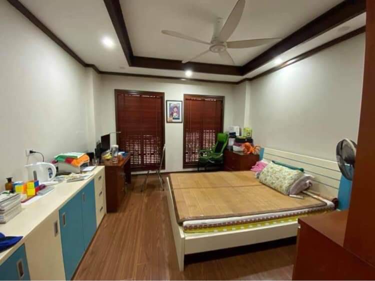 Mặt Phố - Kim Mã Thượng 41 m x 5 tầng, MT 4.3m, giá 9.1 tỷ.