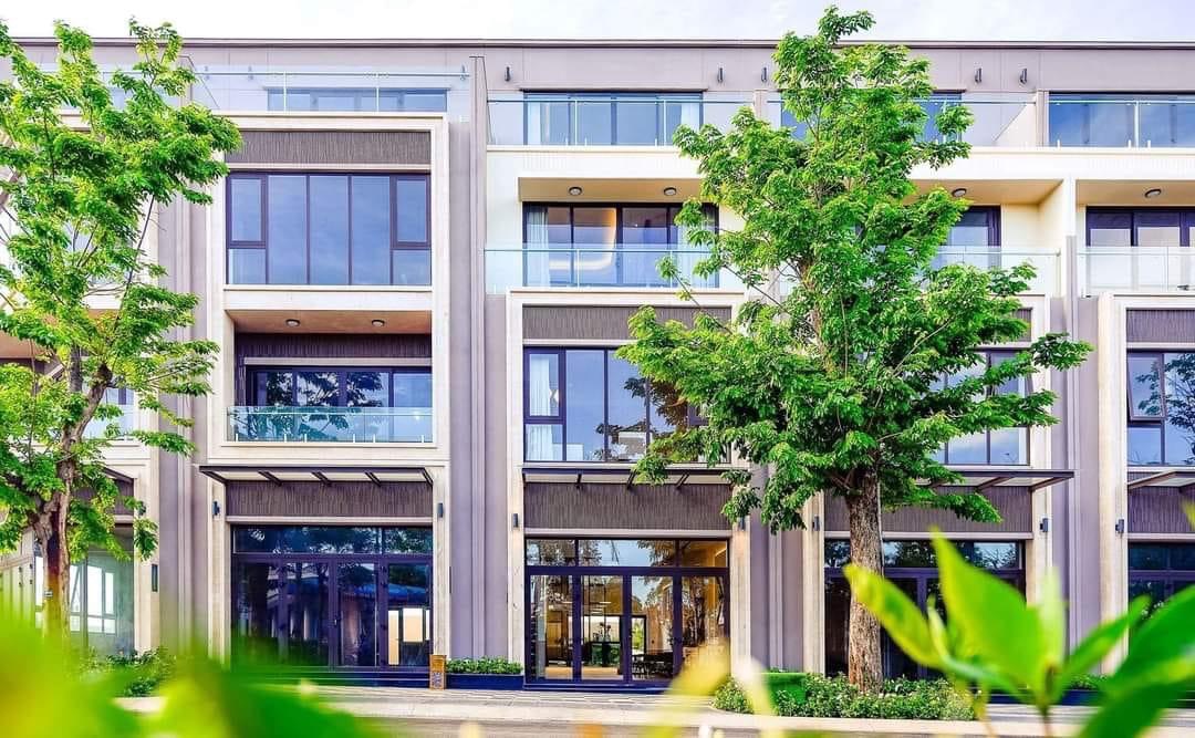 CHỈ CÒN DUY NHẤT 2 CĂN SHOPHOUSE NHƯ HÌNH GIÁ 9,X TỶ - Huỳnh Tặng