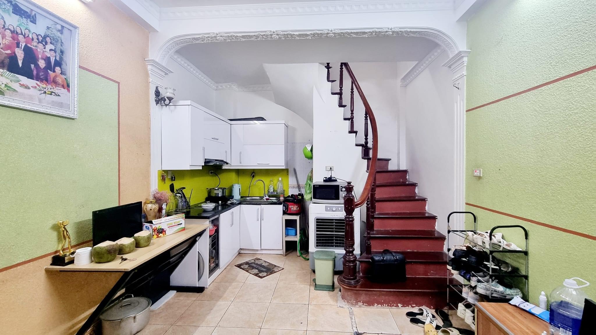 Bán nhà Vũ Ngọc Phan,Đống Đa vài bước chân ra phố,nhà 5 tầng giá 2.7 tỷ.