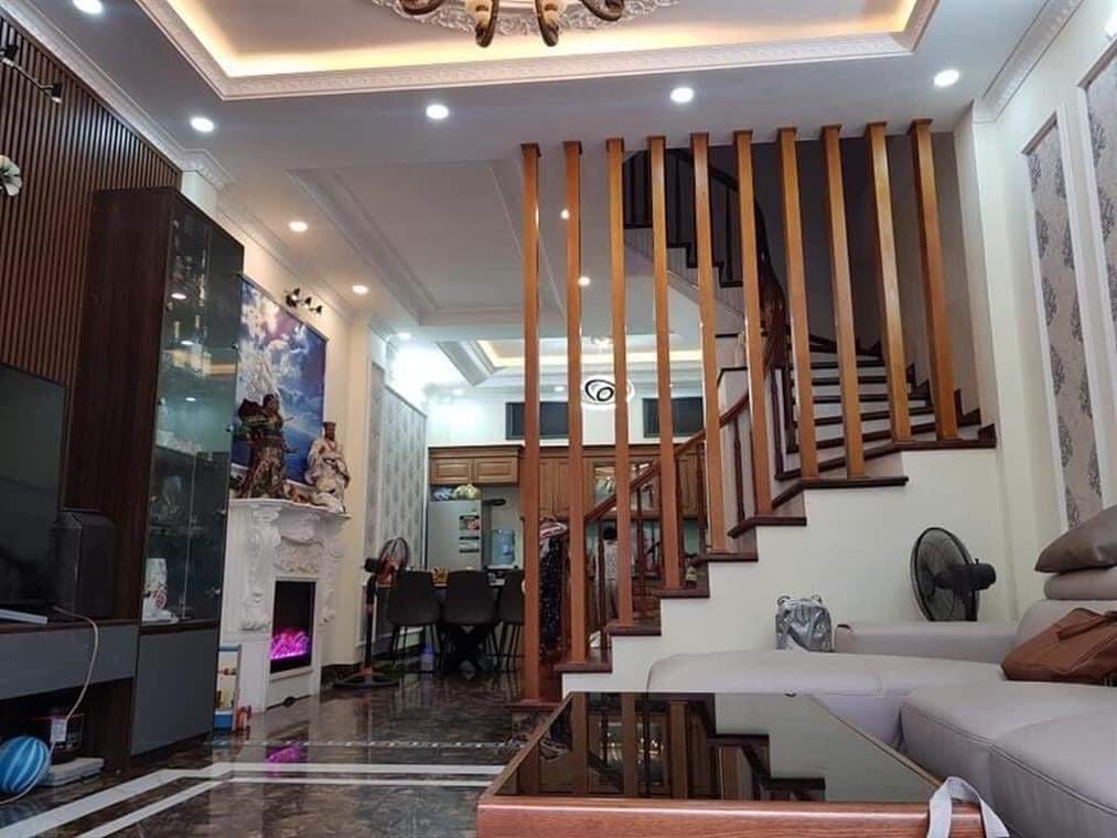 Nhà Mới, Ở NGAY. Thụy Khuê 40m x 5 tầng, MT 4.2m, giá 4.5 tỷ