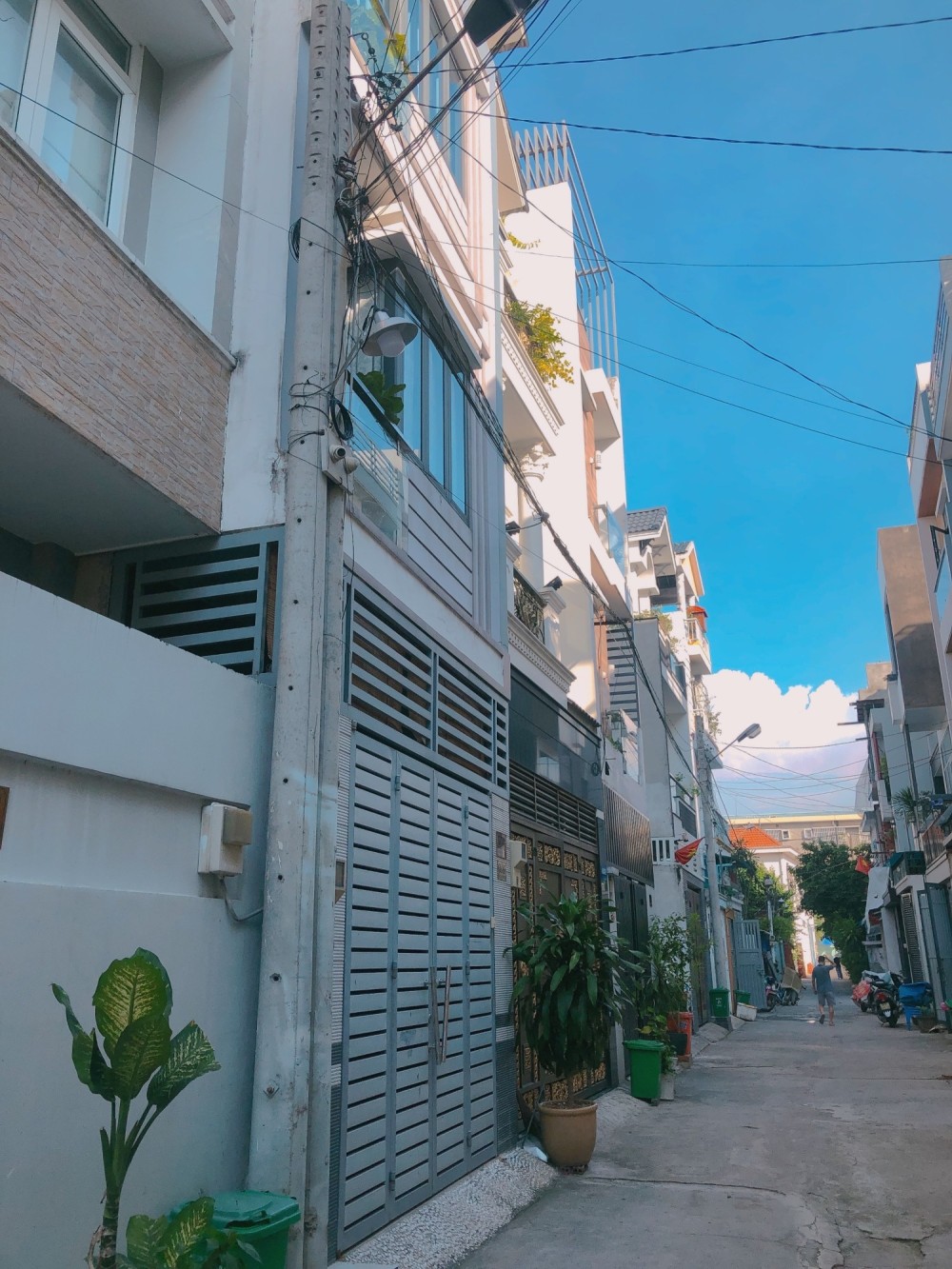 HẺM XE TẢI TRẢI NHỰA - DIỆN TÍCH KHỦNG