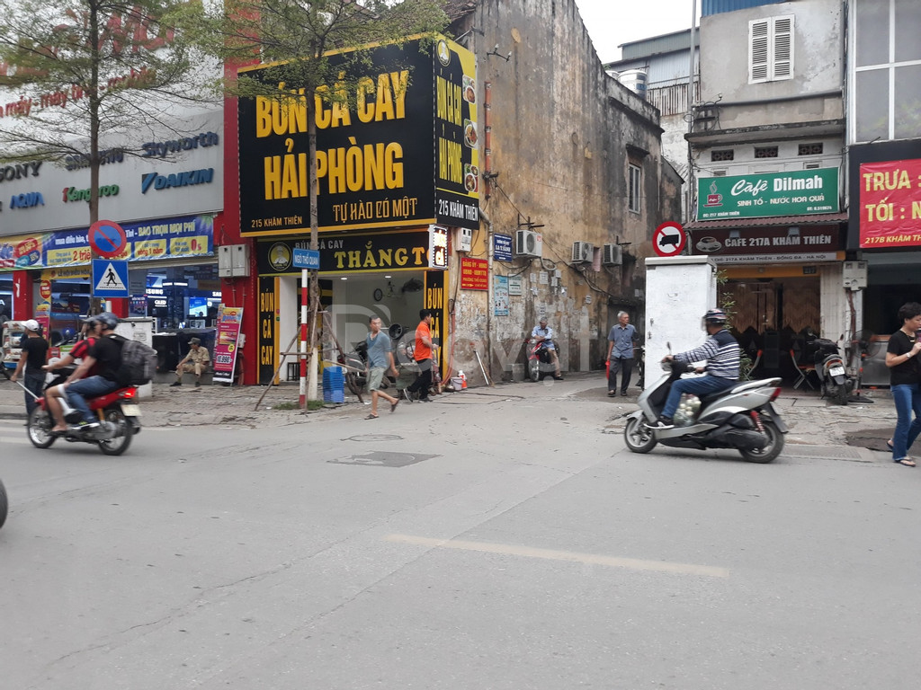 Bán nhà mới ngõ rộng nông - Thổ Quan ( Q. Đống Đa ). DT 26 m2. 5T. MT3 m. SĐCC. Giá 4,45 Tỷ.