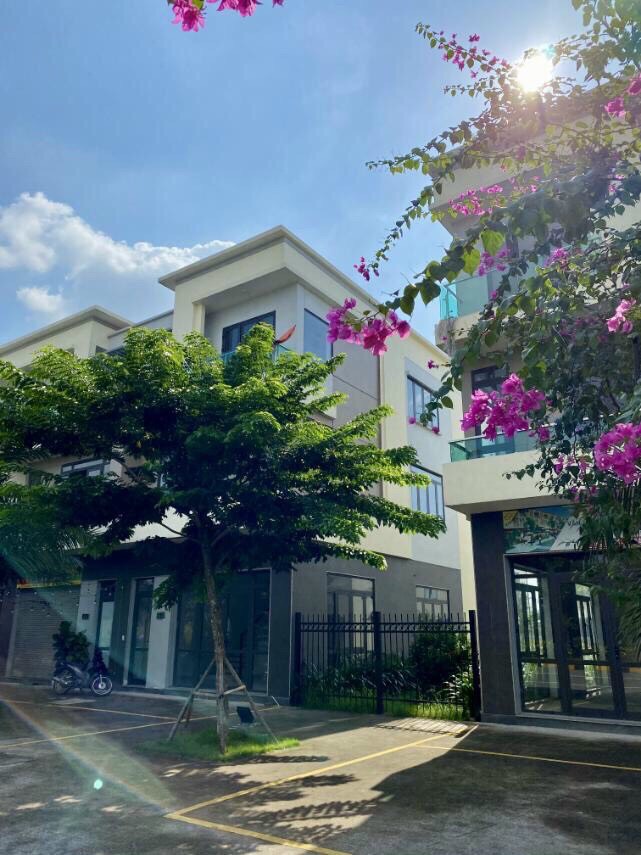 Bán nhà đẹp giá CDT tiện ích dầy đủ, không gian sống xanh chuẩn mực Singapore.