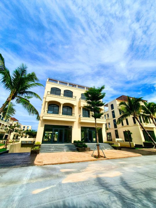 9 chủ cần vốn bán gấp giá lỗ từ 12.750 tỷ căn biệt thự có hầm Palm Garden PQ, 3 MT, có hầm xe to