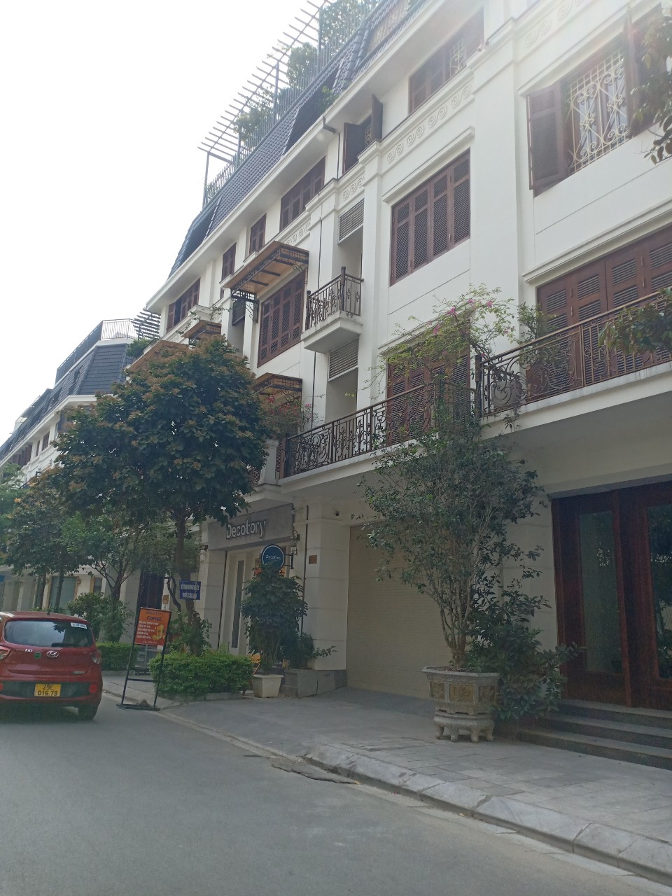 Bán LK 90 Nguyễn Tuân Nhà mới tặng Full nội thất 3 tỷ. DT 70m x 5 tầng, mt 5.5m. Giá 21.9 tỷ.
