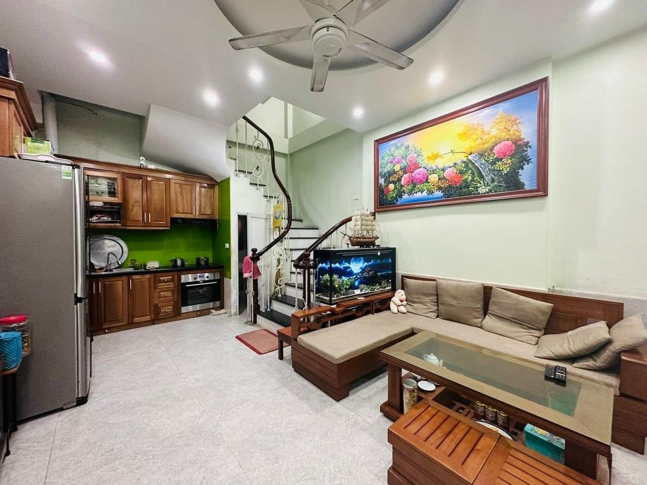 SIÊU PHẨM NHÀ ĐẸP Ở NGAY PHÁO ĐÀI LÁNG - TRUNG TÂM ĐỐNG ĐA SỔ NỞ HẬU !5 TẦNG, Mặt tiền 4m giá 4.6 TỶ.