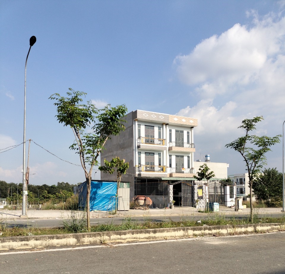 chủ gửi bán lô đất ngộp giá bán nhanh chỉ hơn 800 triệu full thổ cư,hanghot cho a chị đầu tư