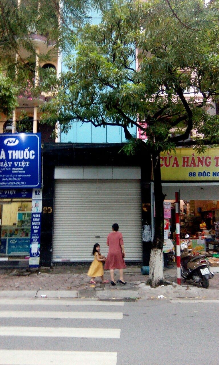 Bán nhà mặt phố Văn Cao Liễu Giai Ba Đình Hà Nội kinh doanh vỉa hè rộng 20 tỷ.