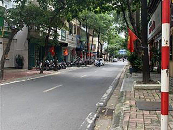 Ban-nha-mat-pho-Do-Quang
