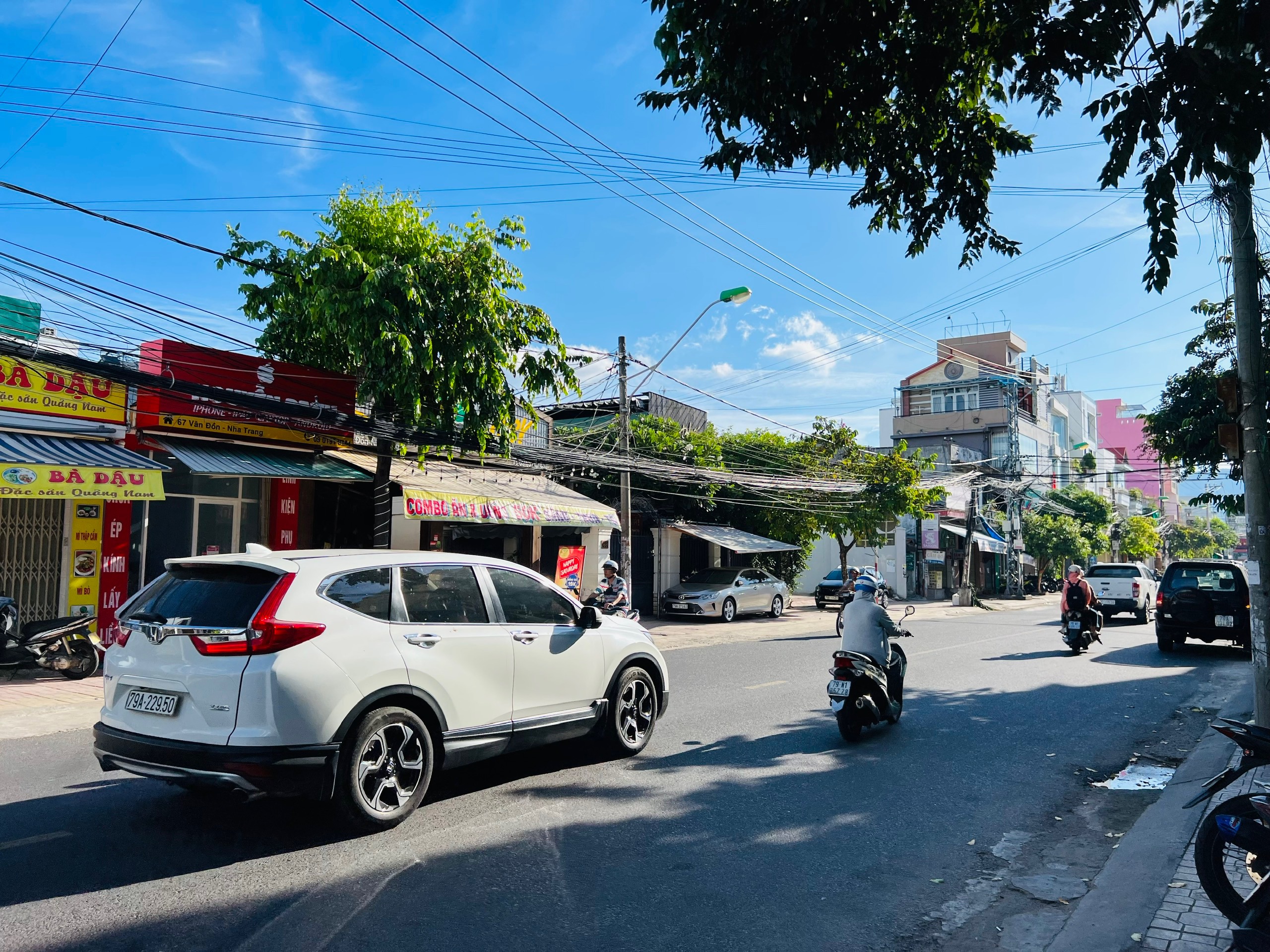 Bán nhà phố kinh doanh, mặt tiền đường Vân Đồn