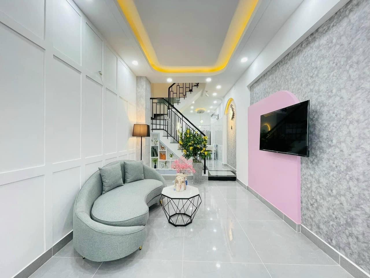 Bán gấp nhà MT hẻm Đất Thánh, P6, Tân Bình, 42,5m2, 1 trệt 2 lầu, sân thượng, sổ riêng, giá 4.5 tỷ