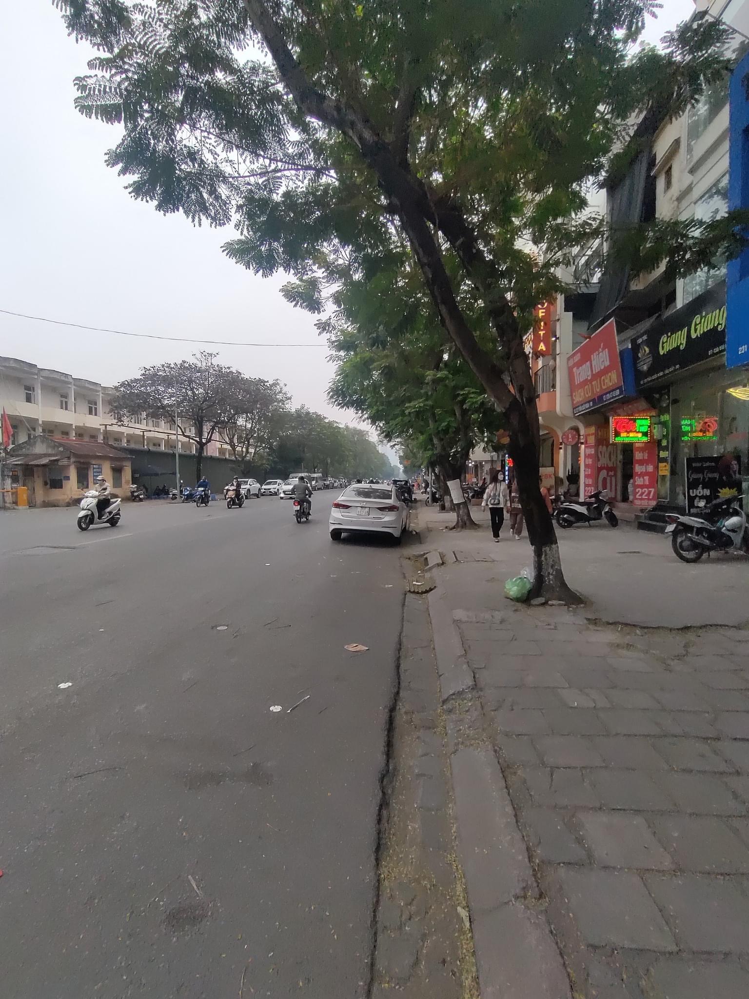 Cực Hiếm Và Rẻ. Nhà Mặt Phố Trần Quốc Hoàn Giáp Phạm Văn Đồng, 2 Mặt Tiền. 47m2, MT 4m, Chỉ 1x Tỷ. Ngay Sau Đại Học Quốc Gia