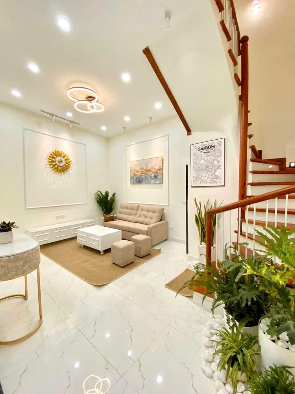 Thanh Khoản gấp trước tên nhà Lạc Trung