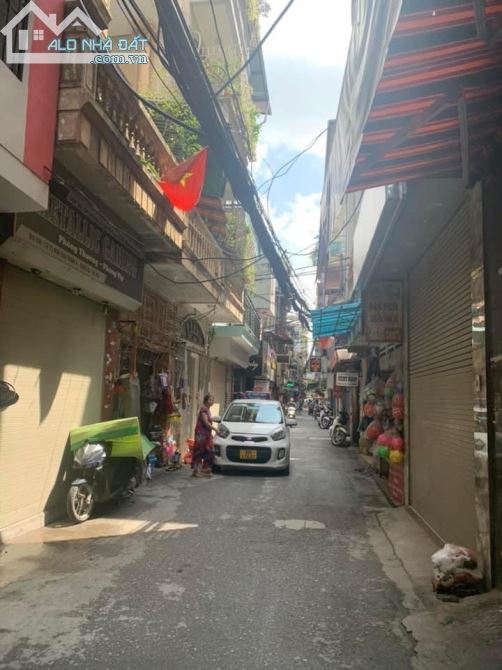 TRUNG TÂM ĐỐNG ĐA - FULL TIỆN ÍCH, NHÀ ĐẸP Ở NGAY - MẶT TIỀN HOA HẬU