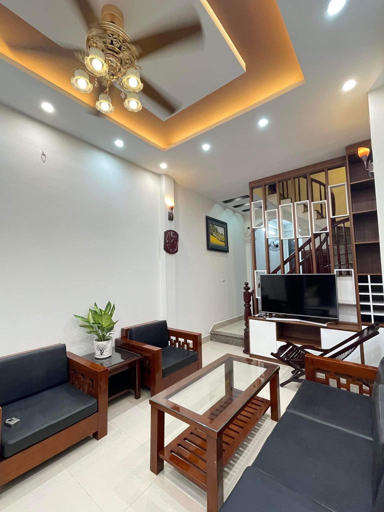 BÁN NHÀ MẶT NGÕ 267 LĨNH NAM 39m 5,2 Tỷ NGÕ NÔNG GẦN PHỐ THIẾT KẾ HIỆN ĐẠI MỚI ĐẸP