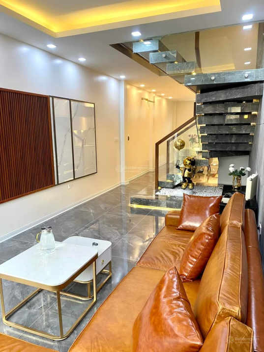 BÁN NHÀ PHỐ NGUYỄN MẬU TÀI, GIA LÂM, HÀ NỘI DT 60M, 5 TẦNG, Ô TÔ TRÁNH, VỈA HÈ RỒNG,GIÁ 8 X TỶ.