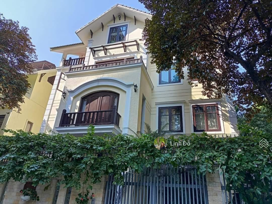 BT sân vườn, không gian xanh thoáng mát khu vực Tô Ngọc Vân Tây Hồ, DT 150m2, 30 tỷ