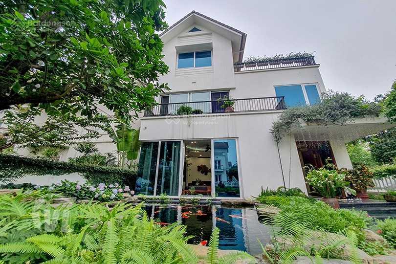 Bán BT Đơn lập nhỏ Hoa Phượng, 210m2, 34 tỷ, HT nội thất hiện đại cực thoáng, view trục đường chính