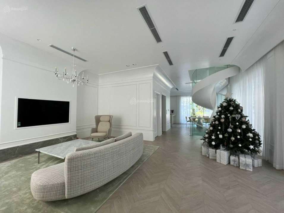 Bán BT Nguyệt Quế 11, Vinhomes The Harmony, 225m2, HT nội thất hiện đại, view thoáng gần Hồ
