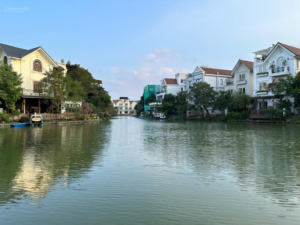 Bán BT song lập, 222m2, view sông, hthien thoáng, giá tốt 39 tỷ Vinhomes Riverside.