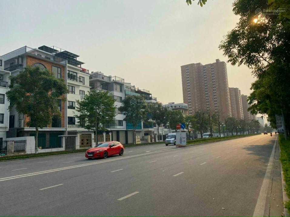 Bán biệt thự cạnh Starlake Tây Hồ Tây 30.7 tỷ xây 4 tầng, mặt tiền 8.7m, sổ đỏ chính chủ