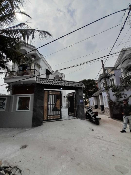 Bán biệt thự mới xây, hẻm ôtô, DT: 10 * 17m (giá: 6tỷ500 TL), xã Tân Hiệp, HM