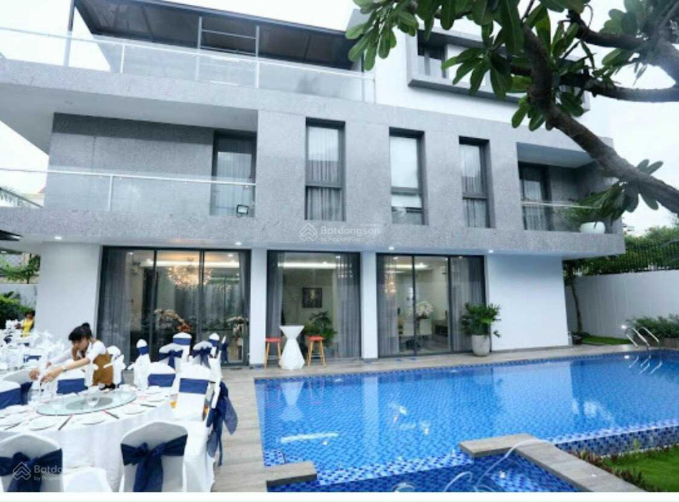 Bán biệt thự sân vườn 12x30 (333m2) mặt tiền đường ngay Quốc Hương, P Thảo Điền, Quận 2 - giá 57 tỷ