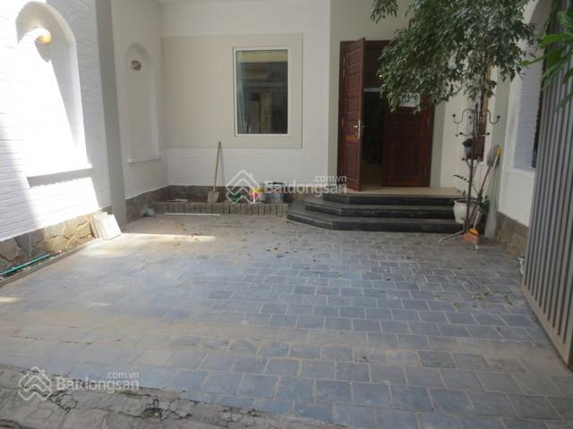 Bán căn biệt thự 5 tầng ở Quảng An - Hồ Tây xe hơi vào giá 28 tỷ, vị trí đẹp nhất hồ Tây