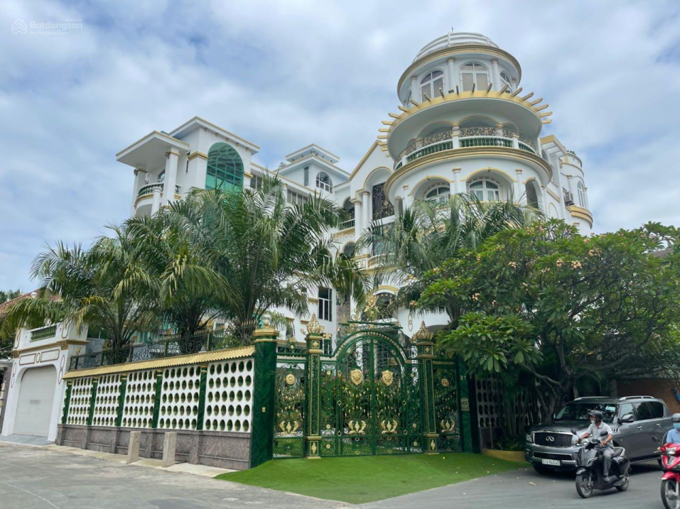 Bán căn biệt thự Thảo Điền góc 2 mặt tiền 1690m2 đường Giang Văn Minh vị trí đẹp giá tốt.