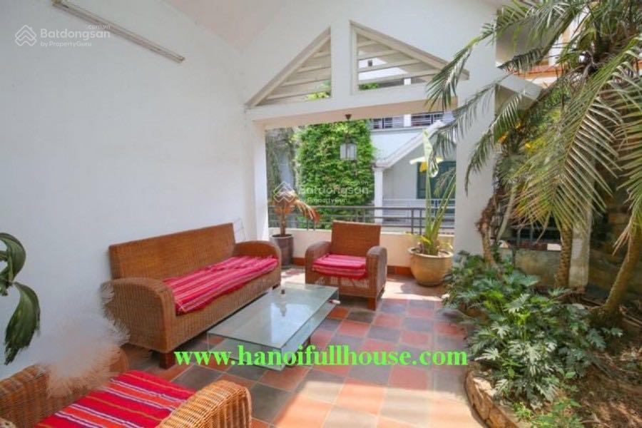 Bán căn nhà Hồ Tây view đẹp xe hơi 7 chỗ vào rộng rãi đẹp tuyệt gần hồ và phố đi bộ Trịnh Công Sơn