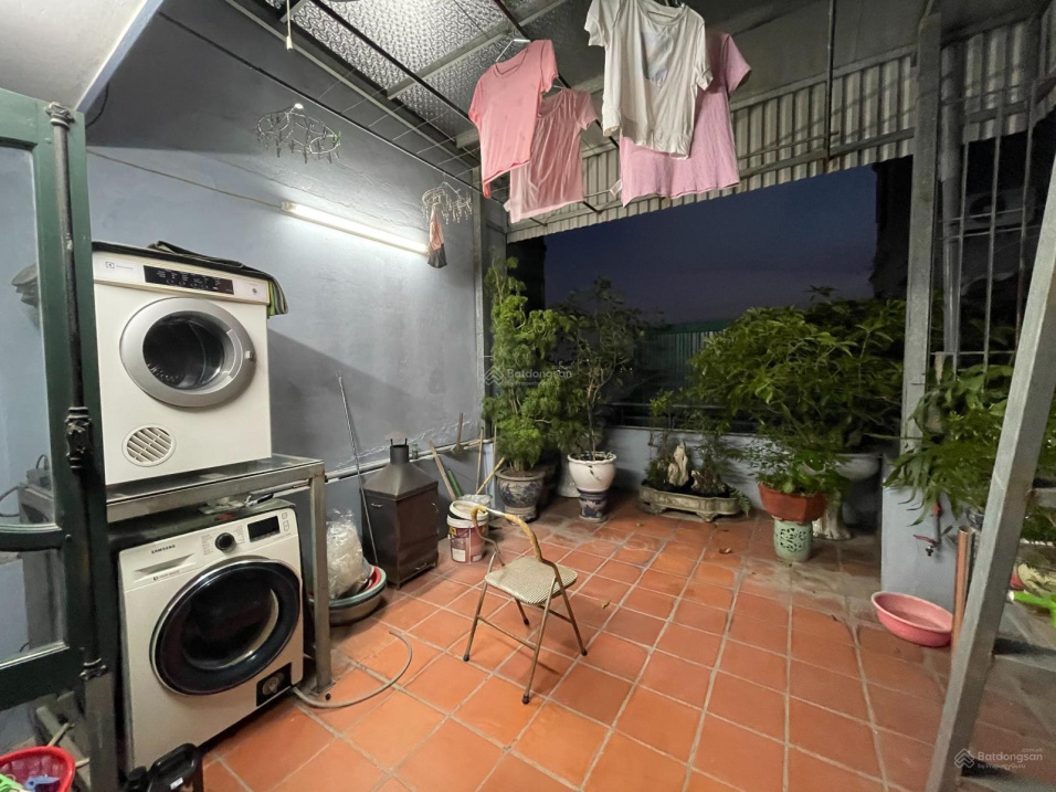 Bán căn nhà mặt Hồ Tây, mặt tiền 7m vuông đẹp, mặt phố và thanh bình