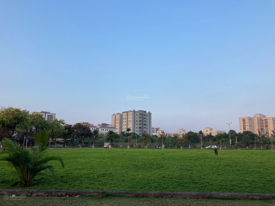 Bán căn siêu biệt thự mặt phố Lưu Khánh Đàm view vườn hoa to đẹp nhất KĐT Việt Hưng