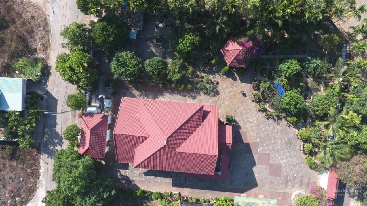 Bán đất 4 mặt đường ô tô tránh, Phường Mai Dịch DT 750m2, mặt tiền 35m, gía 88 tỷ có thỏa thuận