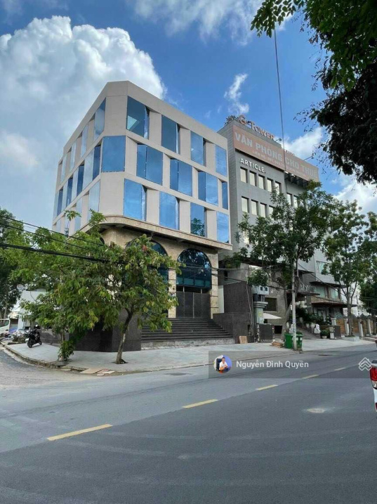 Bán đất MT đường Nguyễn Văn Hưởng - Thảo Điền. DT tổng: 820m2 - giá chỉ 295 triệu/ m2