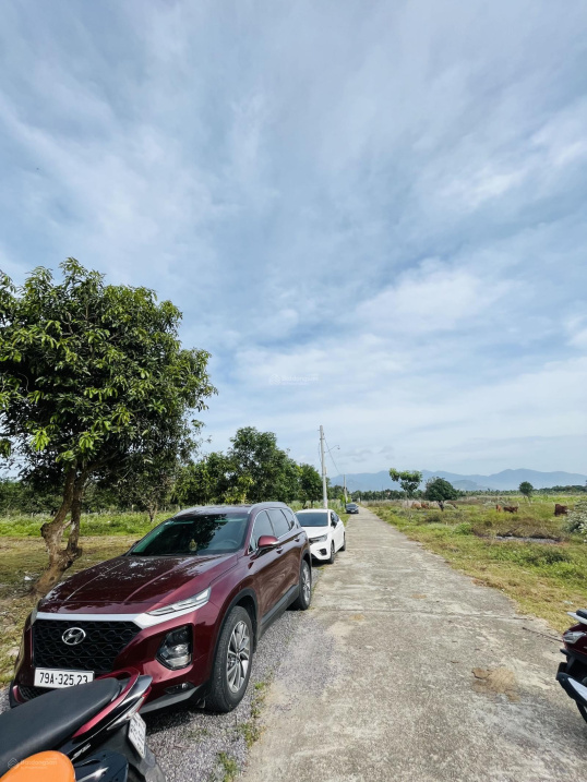 Bán đất Suối Tiên - tặng 7 chỉ SJC - giá F0 600 triệu 100% thổ cư sổ đỏ công chứng ngay, đường 15m