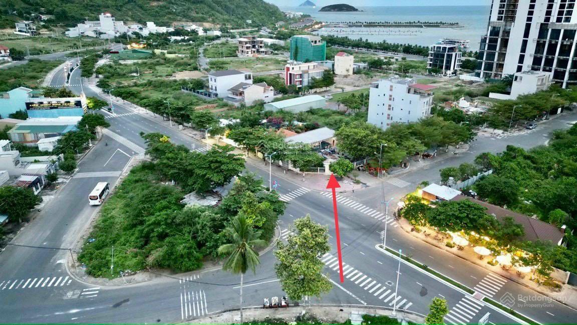 Bán đất biệt thự lô góc 114 đường Phạm Văn Đồng KĐT mới Vĩnh Hoà Nha Trang 296,4m2 75trđ/m2